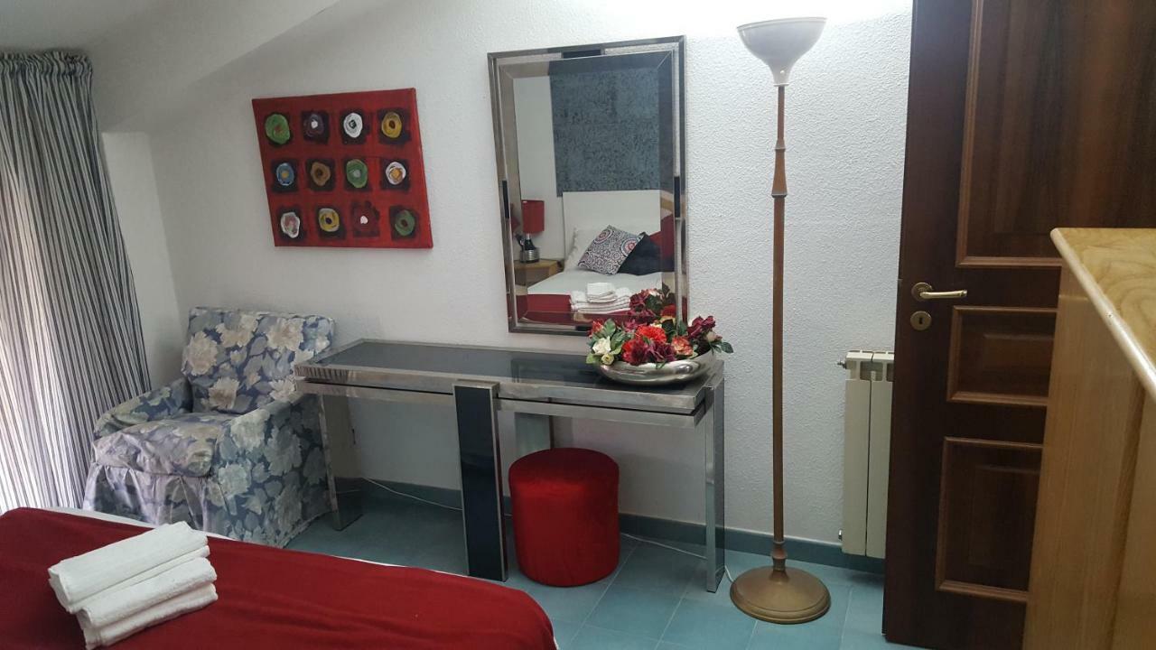 פרנקווילה די סיציליה Inn Mansarda מראה חיצוני תמונה