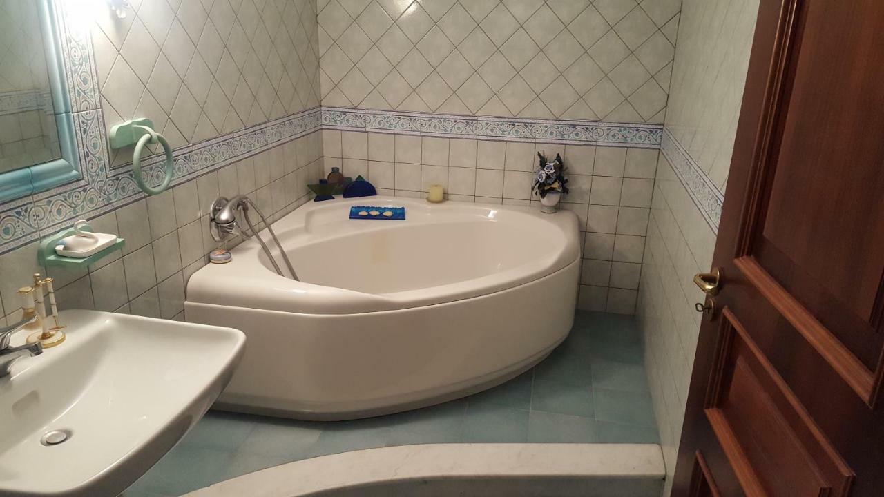פרנקווילה די סיציליה Inn Mansarda מראה חיצוני תמונה